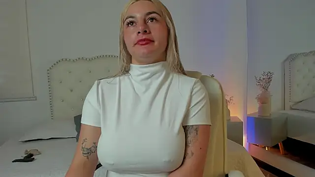 AtheneaRossi online show from October 3, 7:19 pm