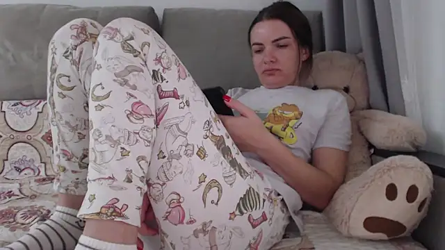  JustmeHere  online show from November 4, 12:10 pm