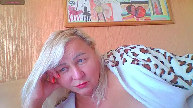 Snapshot of mira_robinsonnn chatting on September 15, 7:16 am mira robinsonnn online show from September 15, 7:16 am
