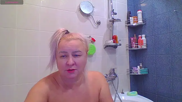Snapshot of mira_robinsonnn chatting on October 18, 3:26 pm mira robinsonnn online show from October 18, 3:26 pm