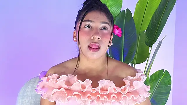 LinnaGardenia online show from April 30, 12:32 pm