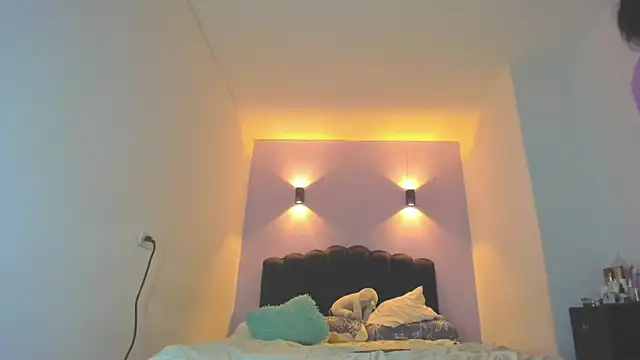 Sofia Clauss  online show from May 3, 5:00 am