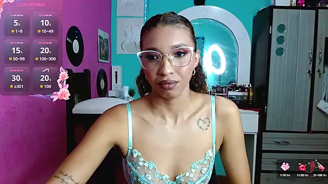 Snapshot of sensitive_brunette chatting on September 24, 12:31 am sensitive brunette online show from September 24, 12:31 am