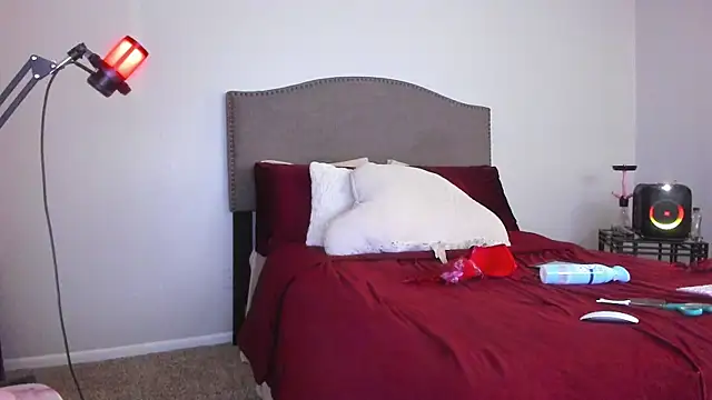 yiauana online show from November 26, 11:11 am