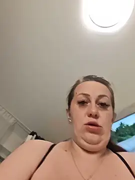 AvaLloyd online show from June 10, 2:22 am