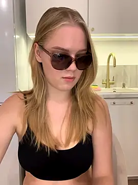 Snapshot of Little_Forest_ELF chatting on September 15, 3:31 pm Little Forest ELF online show from September 15, 3:31 pm