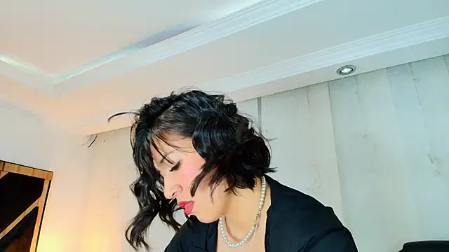 lina bedoya  online show from June 9, 11:53 am