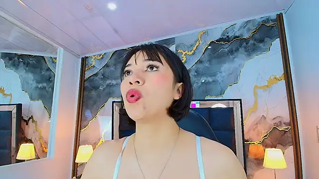 lina bedoya  online show from August 3, 11:49 am