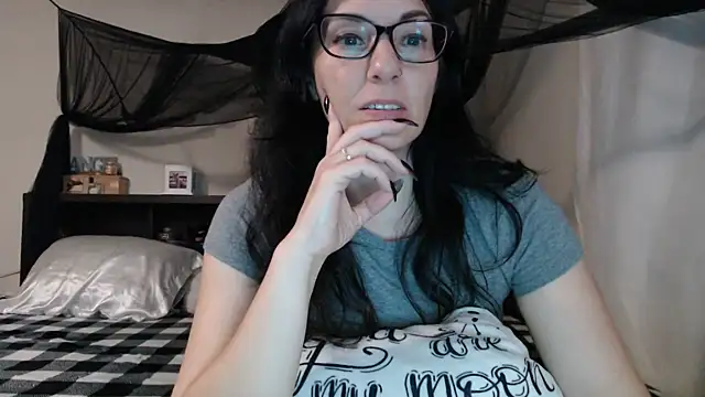 CrystalLakeXO online show from July 26, 12:24 pm