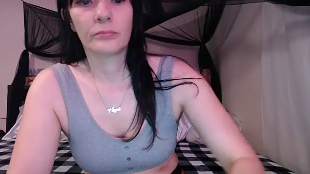 CrystalLakeXO online show from July 16, 8:19 am