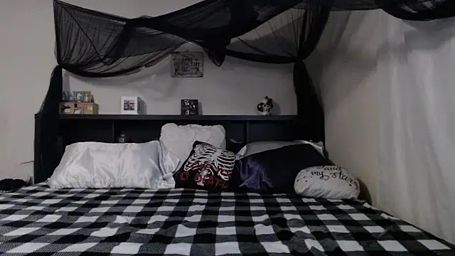 CrystalLakeXO online show from July 29, 5:07 am