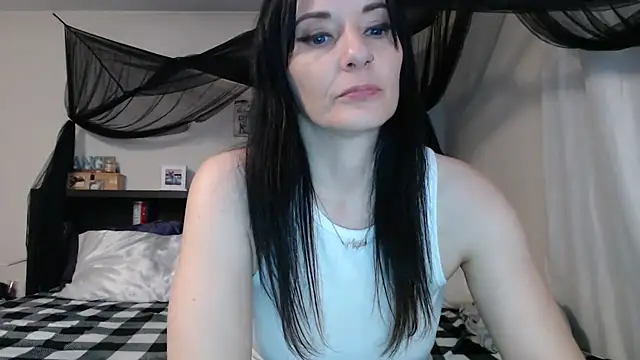 CrystalLakeXO online show from July 24, 7:50 am