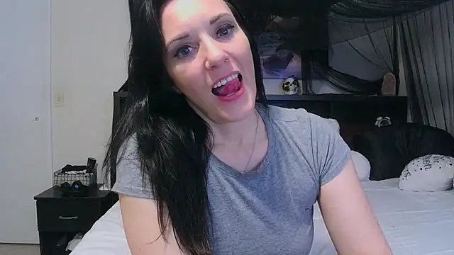 CrystalLakeXO online show from May 1, 4:27 am