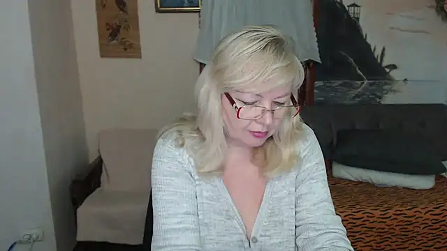 EvelynLoveShy online show from November 21, 9:39 pm