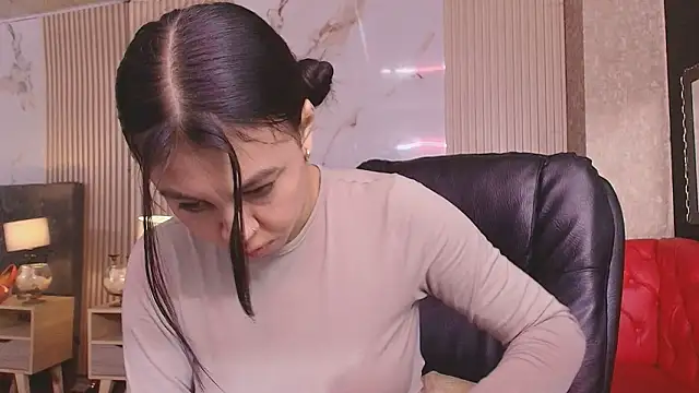 Juliet Nasty online show from March 5, 12:45 pm