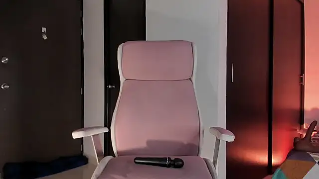 Carolinarossees online show from February 10, 11:52 pm