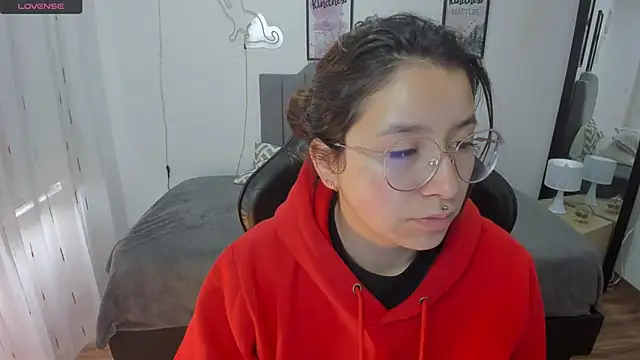 Amy joones online show from November 3, 1:37 pm