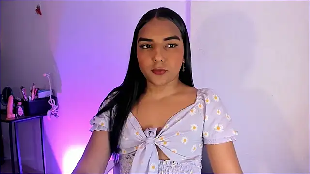 CandyLatinHott online show from June 28, 9:43 pm
