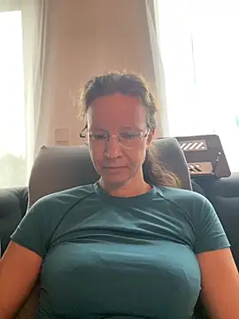 AnnikaRose online show from November 3, 6:50 am