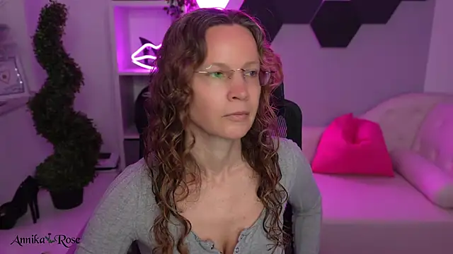 AnnikaRose online show from February 2, 8:46 am