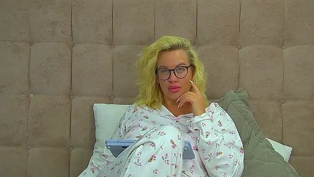 MariaNeumann online show from March 17, 5:44 am