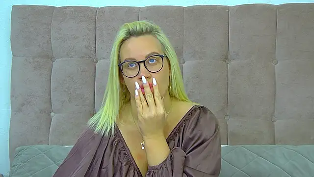 MariaNeumann online show from March 12, 6:27 am