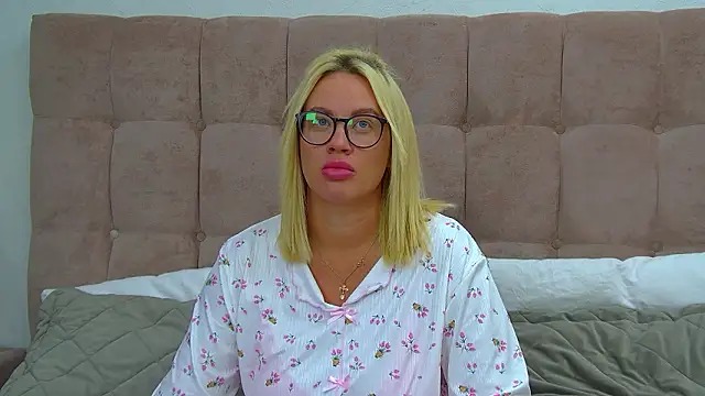 MariaNeumann online show from March 7, 6:37 pm