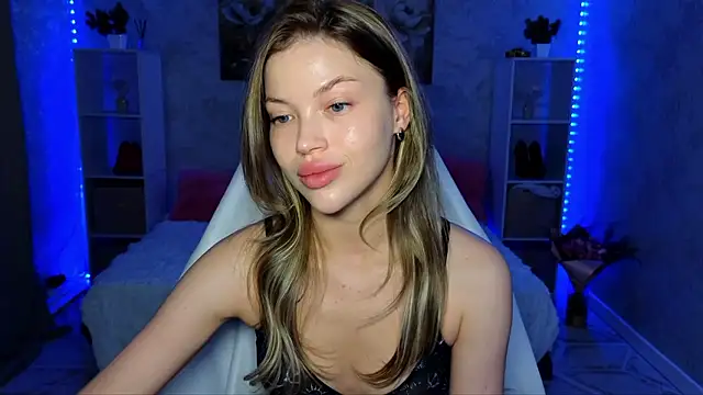 EmmyMills online show from June 19, 10:13 pm