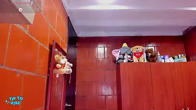 laura smith0 online show from September 15, 4:47 pm