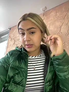 Snapshot of Miabonnett_ chatting on October 18, 12:19 pm Miabonnett online show from October 18, 12:19 pm