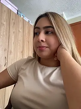 Miabonnett  online show from July 4, 4:47 pm