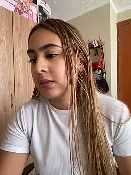 Miabonnett  online show from July 31, 3:46 pm