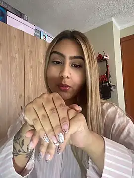 Miabonnett  online show from July 14, 5:06 pm