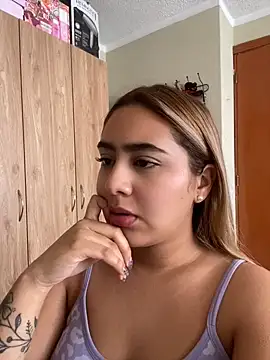 Miabonnett  online show from August 4, 3:07 pm