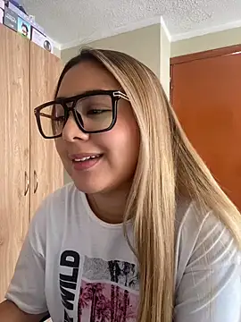 Miabonnett  online show from July 25, 3:19 pm