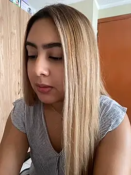 Miabonnett  online show from July 23, 3:09 pm
