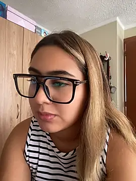 Miabonnett  online show from July 9, 3:47 pm