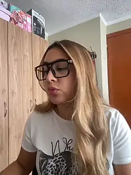 Miabonnett  online show from July 28, 4:39 pm