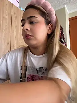 Miabonnett  online show from June 18, 3:17 pm