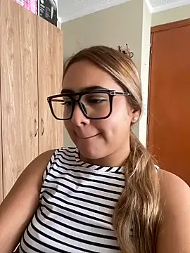 Miabonnett  online show from August 7, 3:19 pm