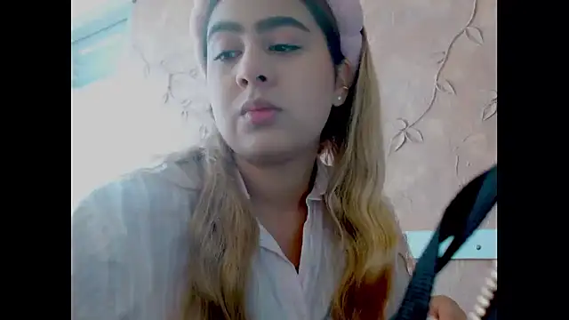 Snapshot of Miabonnett_ chatting on October 1, 12:21 pm Miabonnett online show from October 1, 12:21 pm