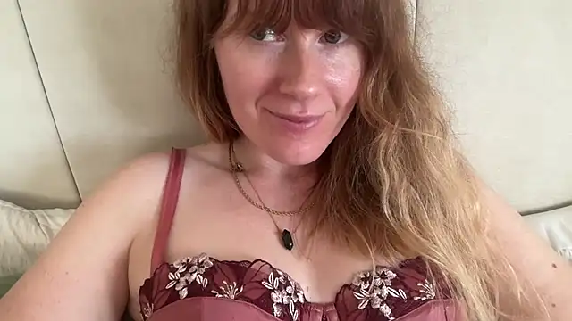 redheadrosie69 online show from November 1, 1:37 pm