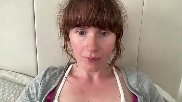 redheadrosie69 online show from July 28, 1:21 pm