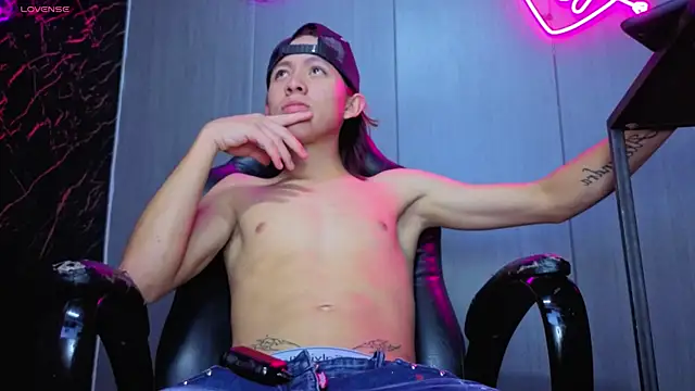 kevinbigcokc18 online show from November 19, 5:29 am