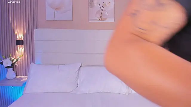JessyEvans online show from June 13, 7:33 pm