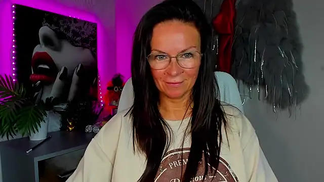 HelenLuxx online show from July 26, 1:41 pm
