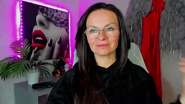 HelenLuxx online show from April 29, 4:31 pm