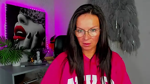 HelenLuxx online show from July 8, 3:14 pm