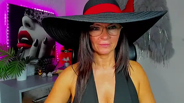 HelenLuxx online show from July 24, 12:47 pm