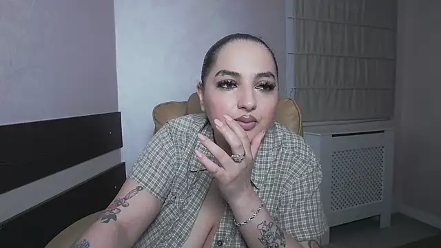 BustyAllyy online show from June 21, 7:51 pm